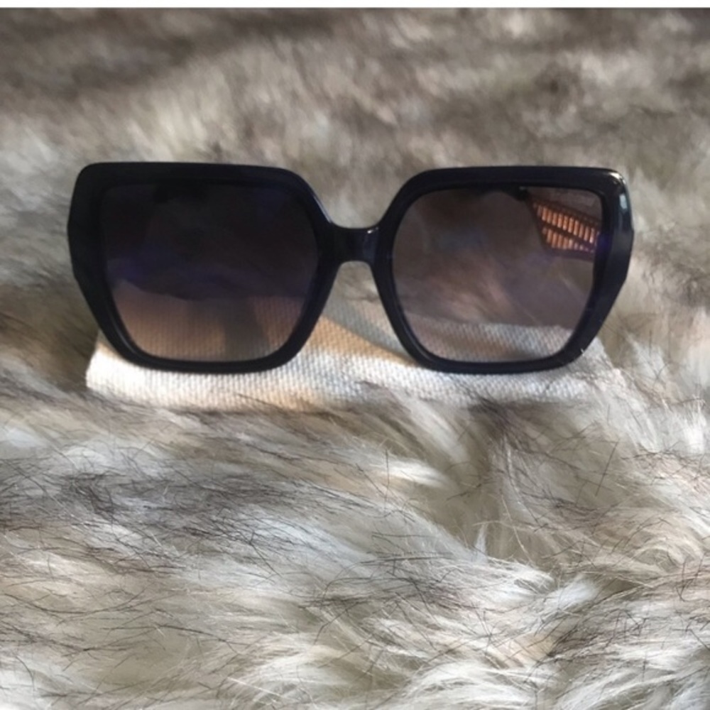 Oversized Dark Blue Sunglasses